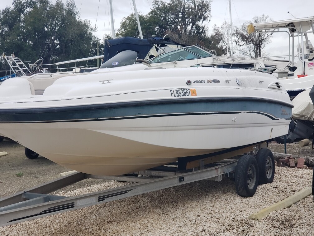 1997 chaparral 210 sunesta deck boat 5.7 bravo three