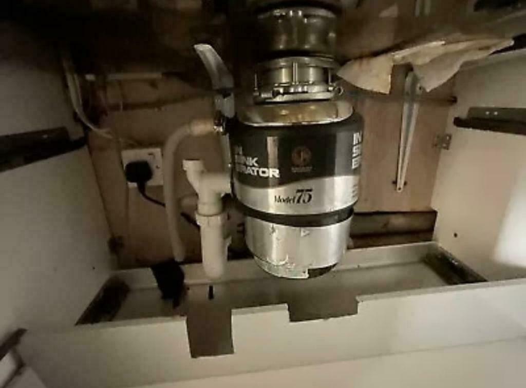 Insinkerator 75 food waste disposal unit under sink 💡 in Blackheath