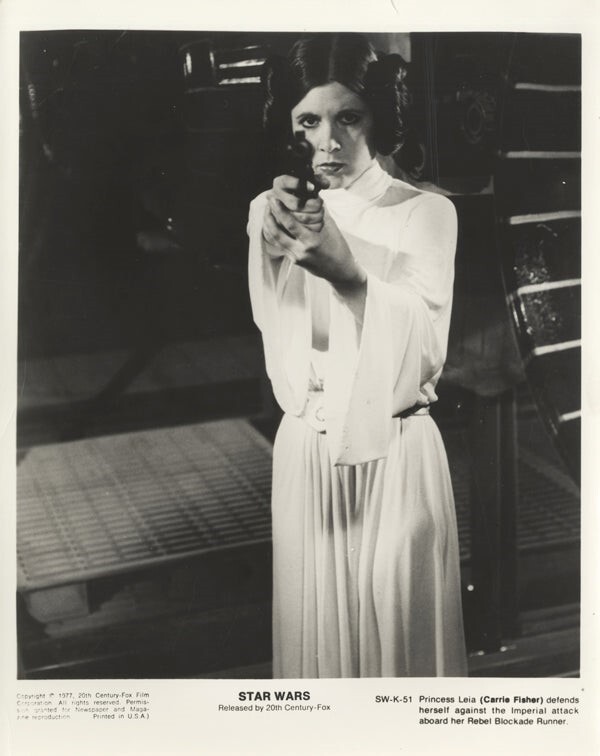 star wars 1977 princess leia carrie fisher aiming weapon original 8x10 photo