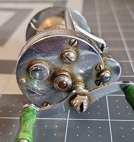 Vintage PFLUEGER AKRON No 1893 Bait Casting Fishing Reel (U.S.A)