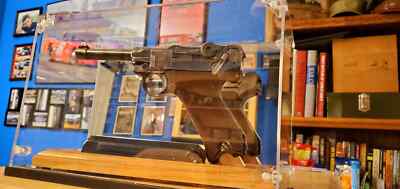 luger P08 とディスプレイスタンドのセットです luger P08 とディスプレイスタンドのセットです luger P08 と