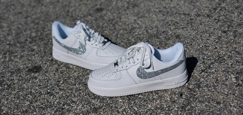 値下げ中‼︎Nike Air Force 1 ホワイト 手描きカスタム28cm オフホワイトxナイキエアフォース1に新作 “グラフィティ”が登場