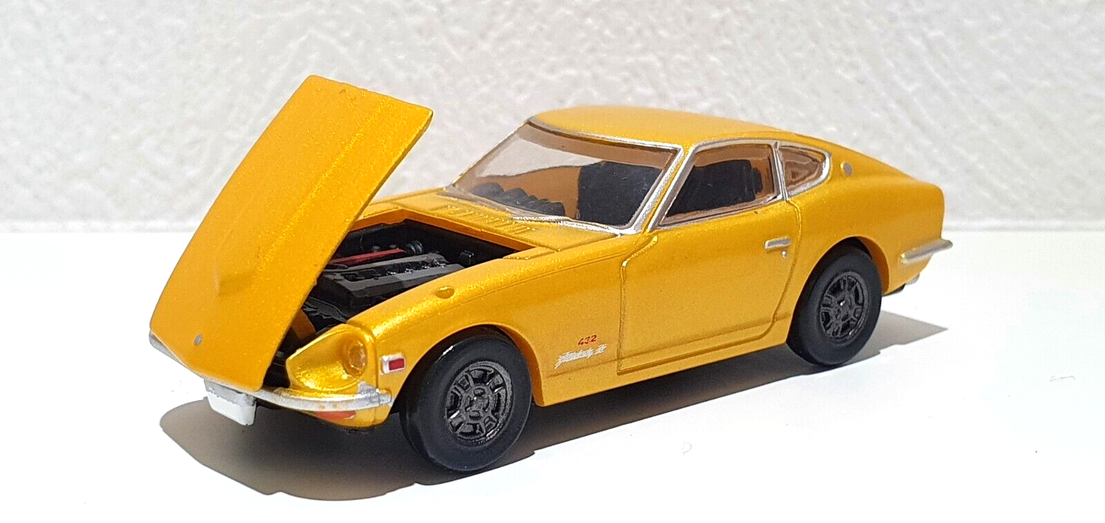 フェアレディZ S30 Custom Ver. 1/64 1/64 Takara Tomy DATSUN NISSAN FAIRLADY Z S30 YELLOW Model