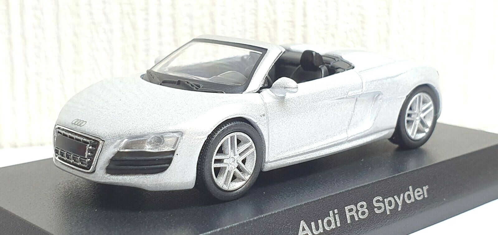 京商　1/18 アウディＲ８スパイダー AUDI SPORT特注 1/18スケール「アウディR8スパイダー V10