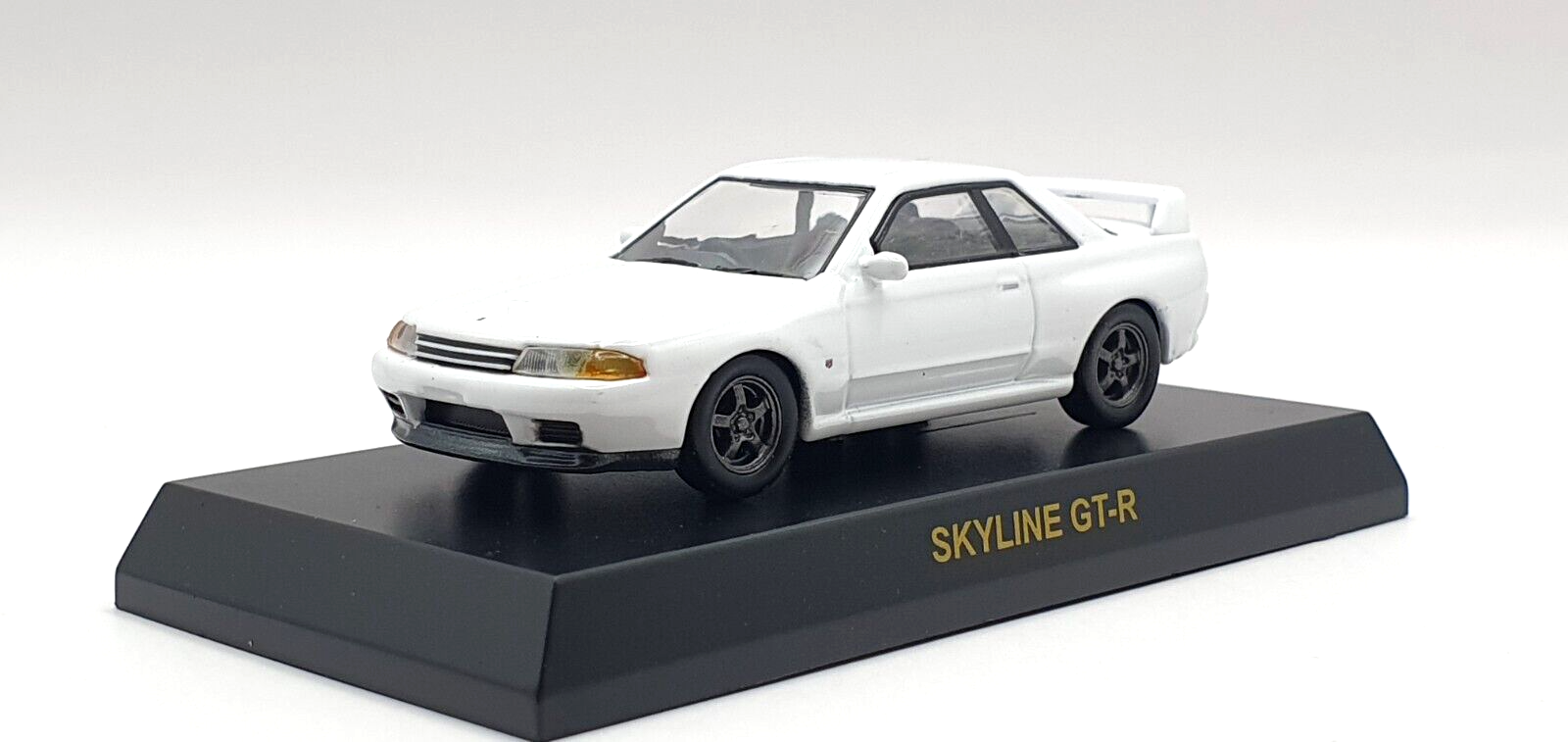 1/64 Kyosho NISSAN SKYLINE GT-R R32 BNR32 WHITE diecast car