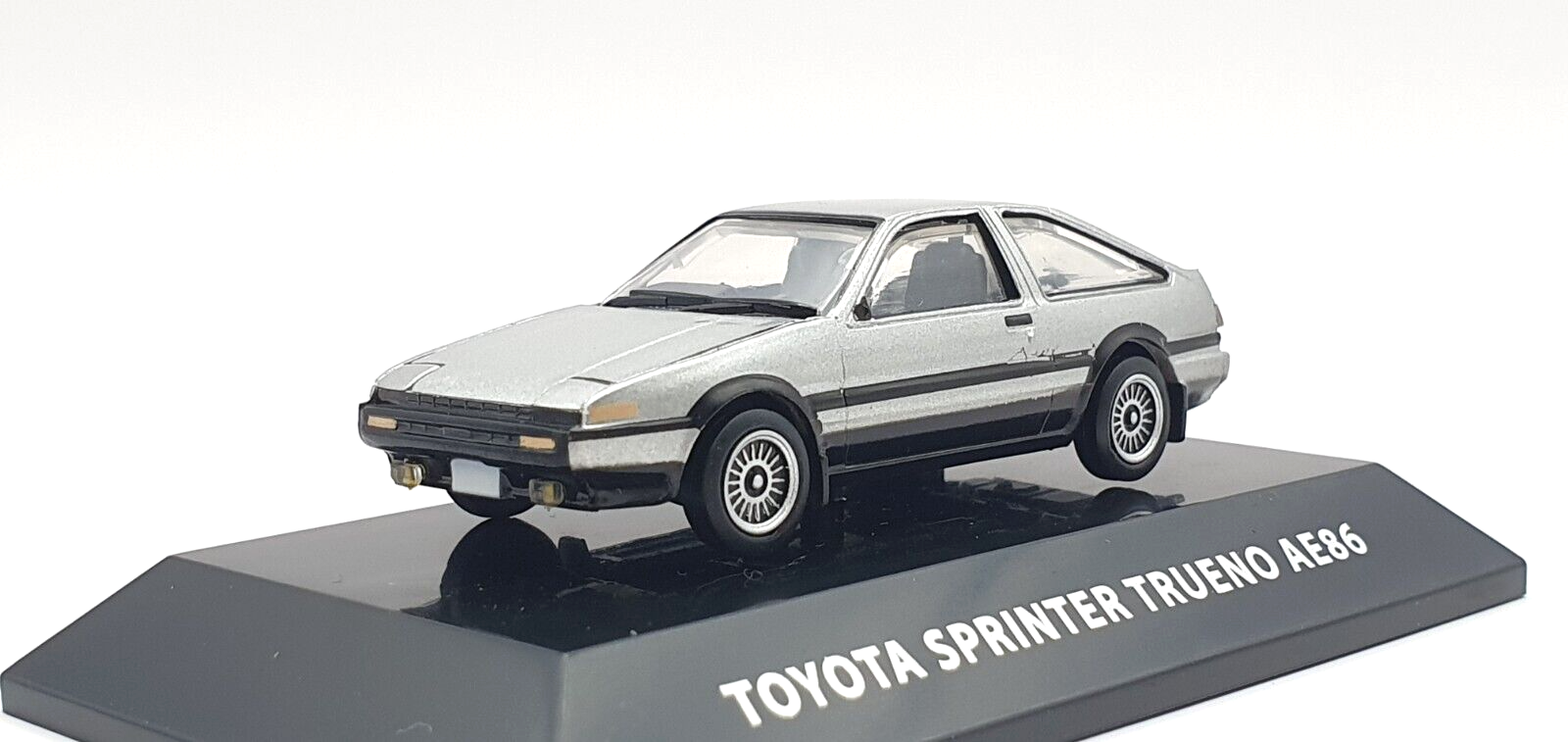 TOYOTA TRUENO AE86 ミニカーセット 2004/2005 1/64 F-Toys TOYOTA SPRINTER TRUENO AE86 SILVER car model w