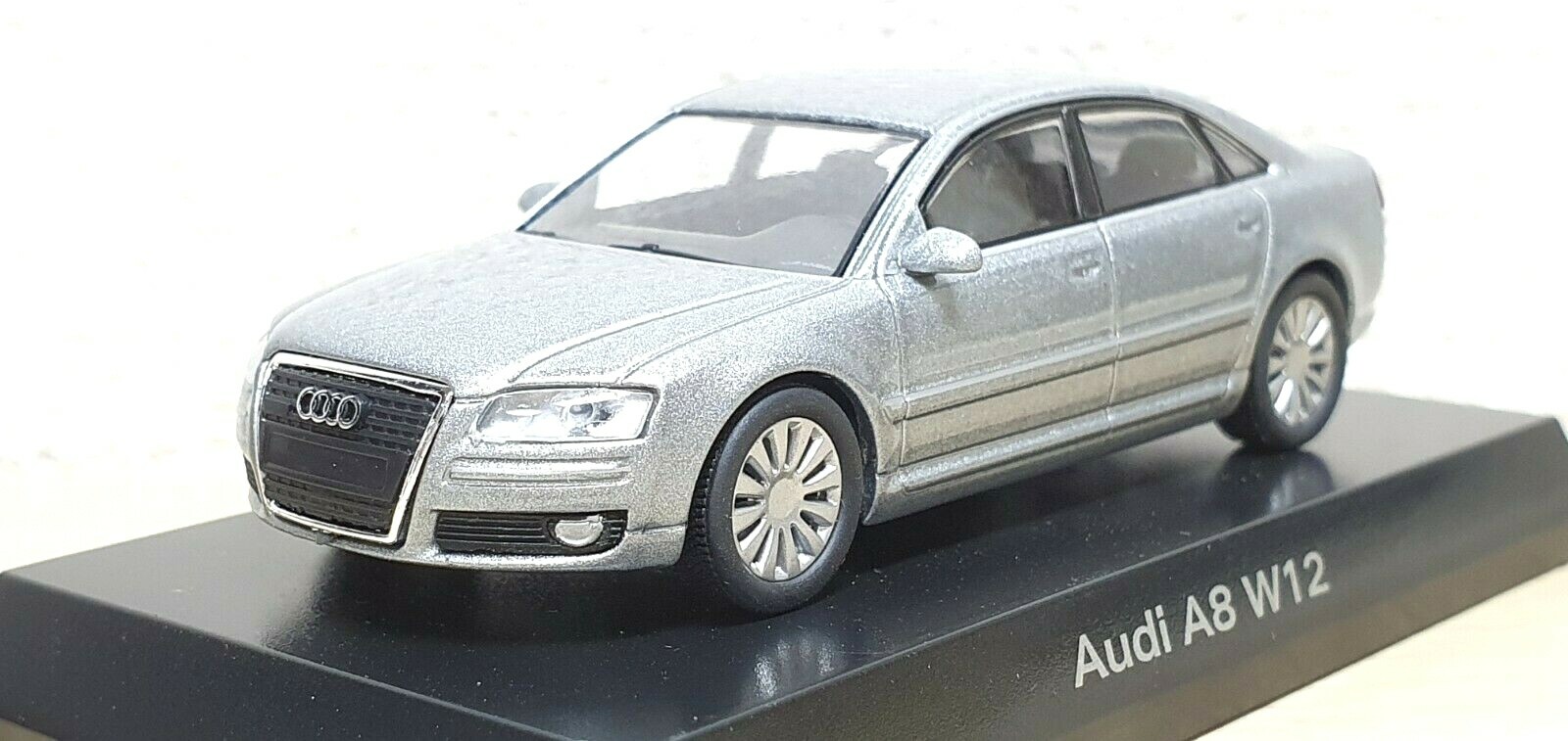 ミニカー Audi A8 L W12 1/18 Kyosho 2014 Audi A8 A8L W12 (Black w/ Brown Interior