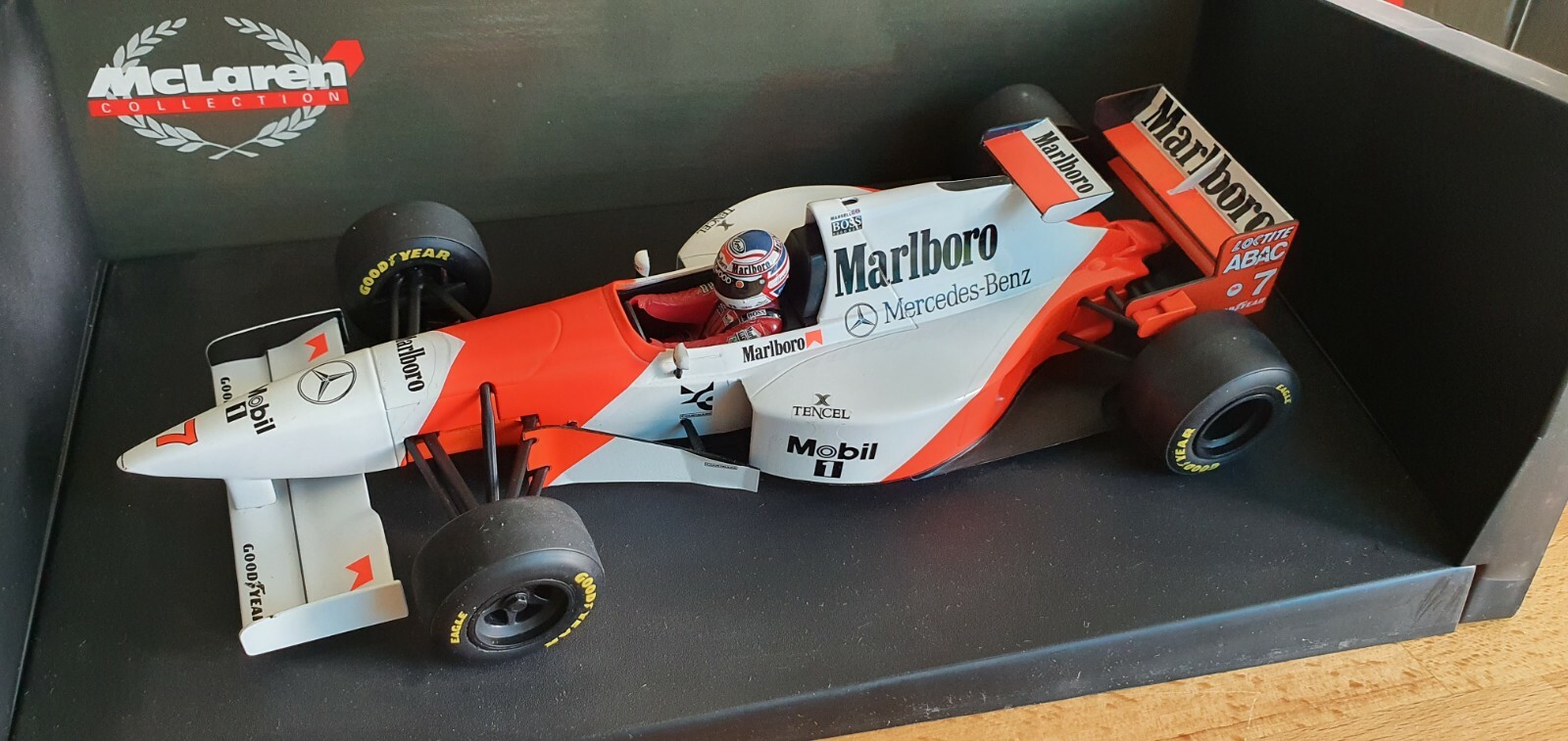 ミニカー Marlboro McLaren Mercedes MP4/10 1/18 1/18 McLaren MARLBORO MP4/10 Mansel 1995 McLAREN MERCEDES