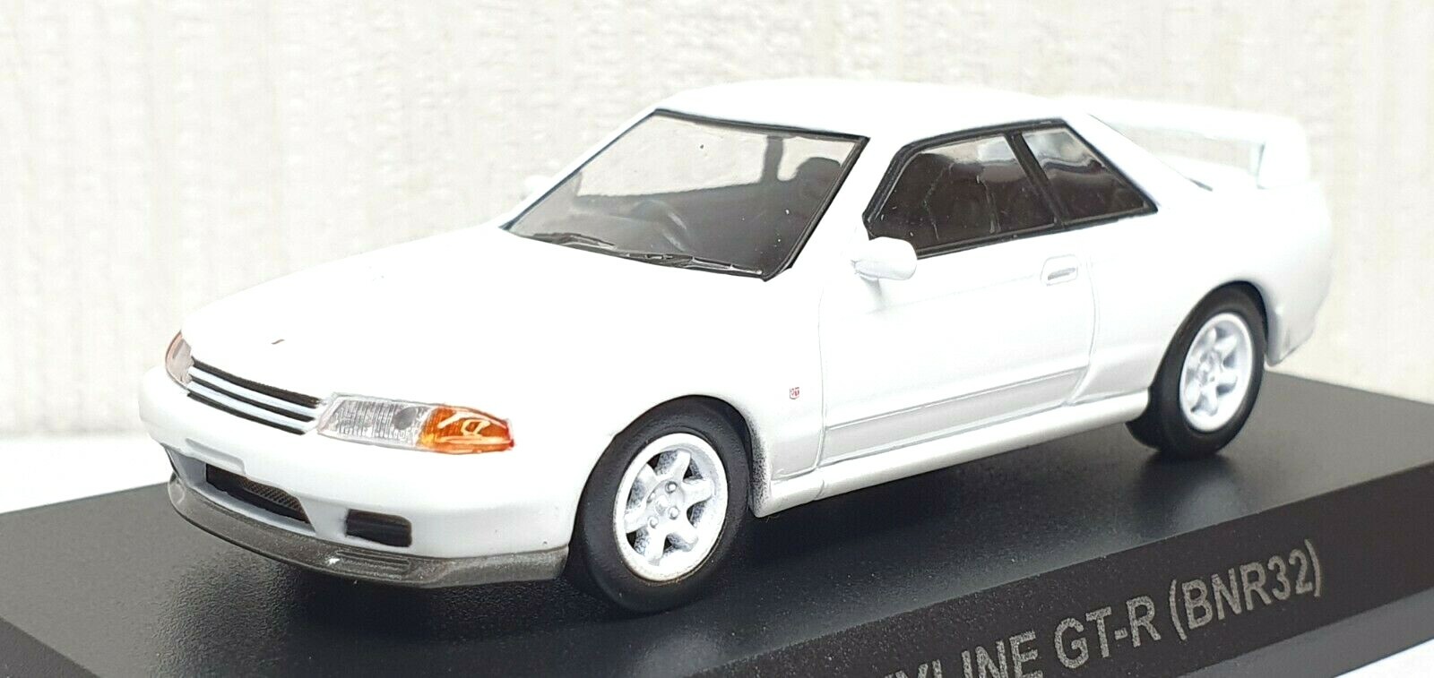 1/64 Kyosho NISSAN SKYLINE GT-R R32 BNR32 WHITE NEO diecast