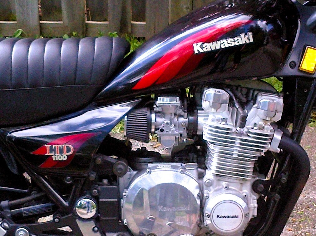 1984 Kawasaki ZN1100 LTD B1 Fuel Tank & Side Cover PIN