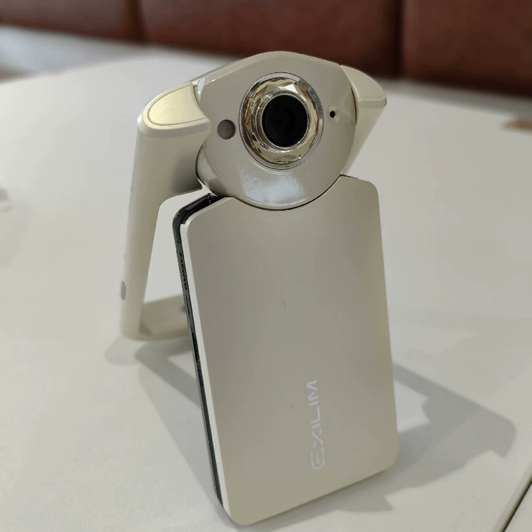 Casio Exilim Speed ​​TR550 16 Million Pixels Selfie Digital