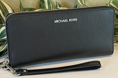 MICHAEL KORS JET SET LARGE TRAVEL CONTINENTAL WALLET BLACK LEATHER SILVER