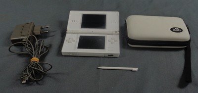 NINTENDO DS LITE USG-001 spelcomputer console + adapter WHITE PAL Konsole WORKS