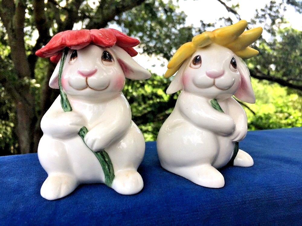 FITZ & FLOYD Bunny Blooms Rabbit Gerber Daisy Parasol Salt & Pepper Shakers ??J8