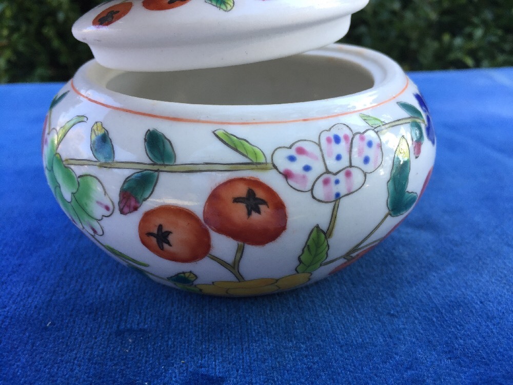 ANTIQUE CHINESE PORCELAIN TRINKET BOX PERSIMMON FORM HANDPAINTED Flowers Fruit