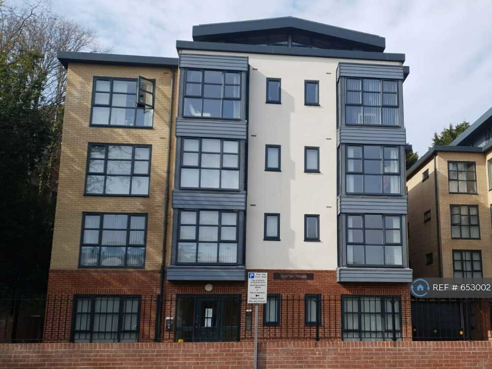 Studio flat in Spartan Lodge, Bournemouth, BH1 (653002) in
