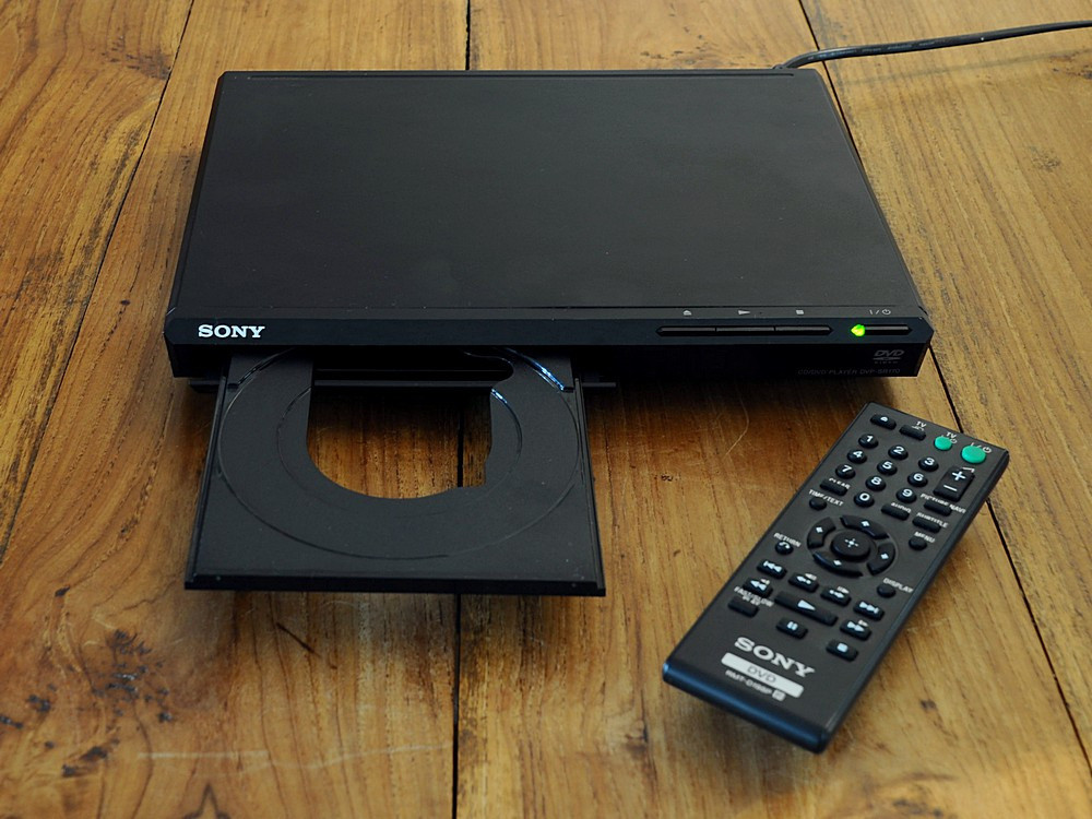 Sony DVPSR170 DVD Player With Remote In Very Good Clean Working Order