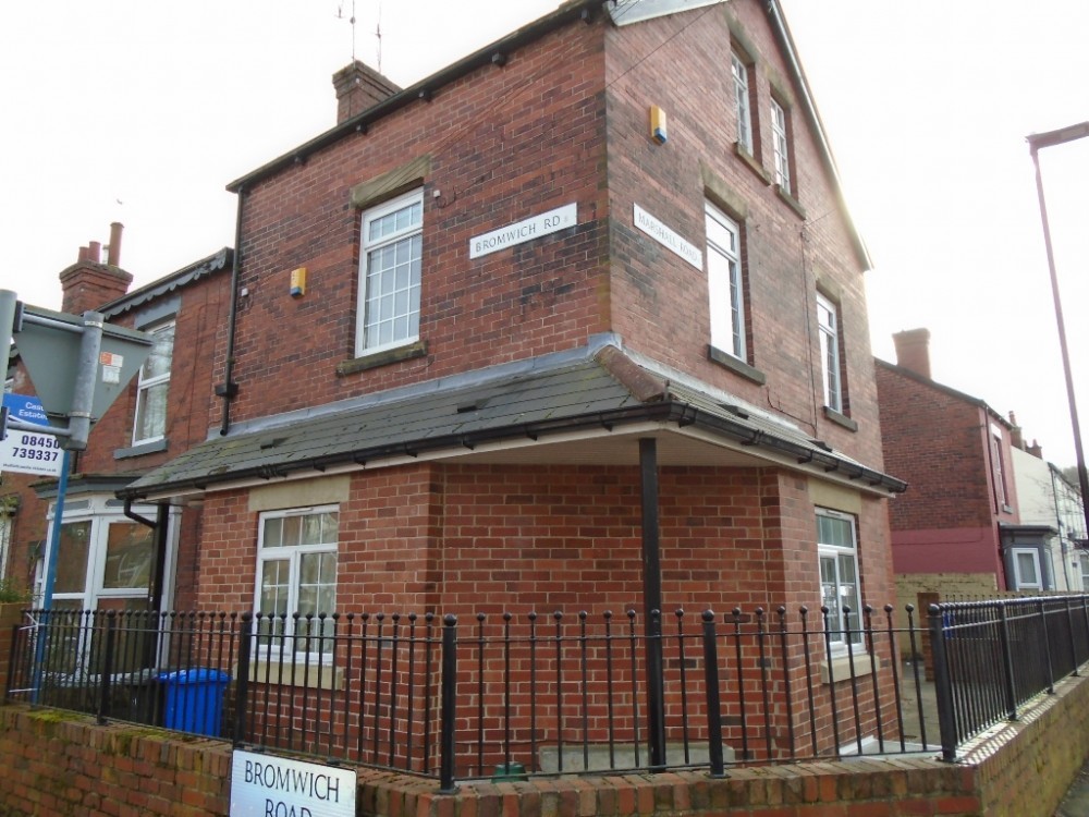 2 bedroom flat in Bromwich Road, Woodseats, Sheffield, S8 in