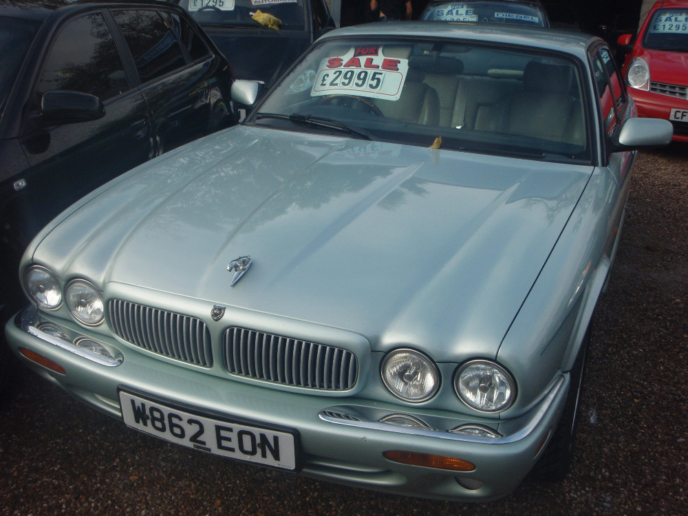 JAGUAR XJ (silver) 2000 in Willenhall, West Midlands Gumtree