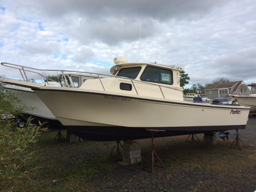 2001 Parker 2520 MV Sport Cabin - $30000