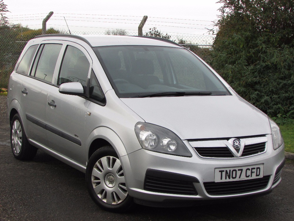 VAUXHALL ZAFIRA LIFE 1.8 16V 5Dr Estate (silver) 2007 in Edinburgh