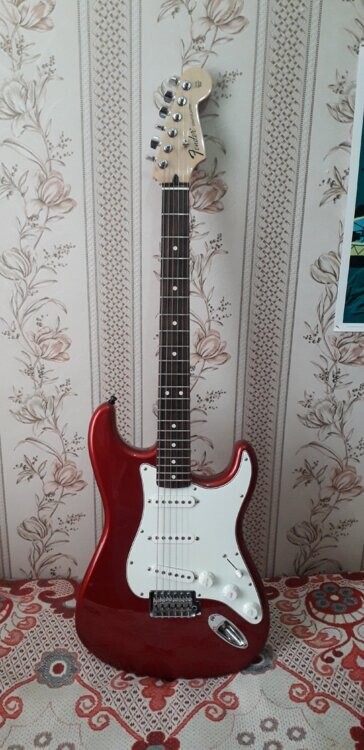 Fender stratocaster (made in mexico) 2016 in good condition