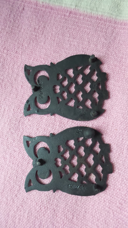 Small Vintage Cast Iron Owl Kitchen Trivets Pair No Rust!