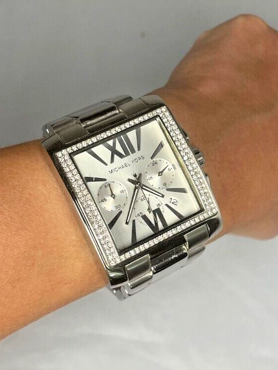 【返品交換不可】 Michael Kors Dial Silver Chronograph GIA Glam Uptown MK5672 時計