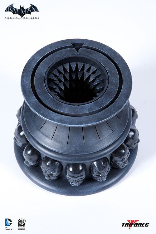 Batman Arkham Origins Replik 1/1 Black Mask Arsenal Life Size Statue Triforce - Bild 5