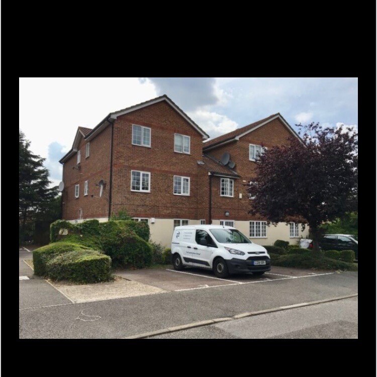Well Presented One Double Bedroom Flat Available Walking Distance of