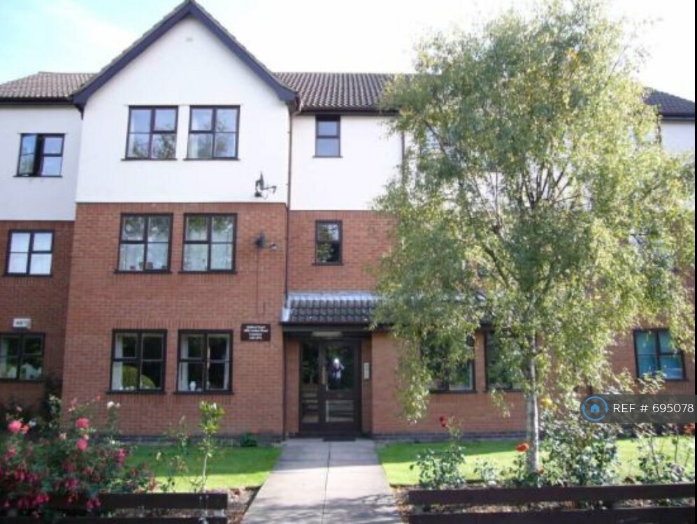 3 bedroom flat in Guildford Court, Leicester, LE2 (3 bed) (695078