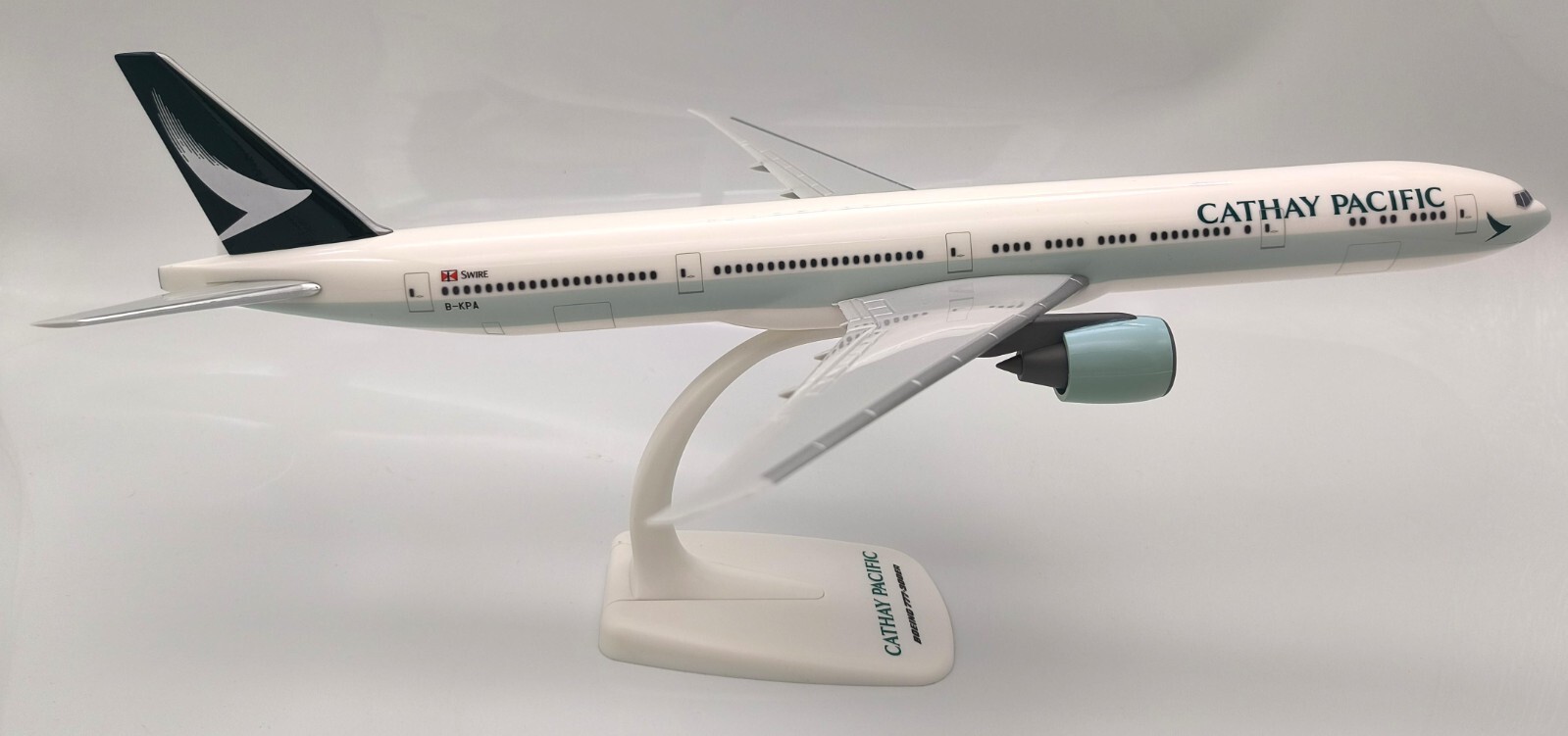 CathayPacific B777-300ER B- KPA 1/200モデル CathayPacific B777-300ER B- KPA 1/200モデル