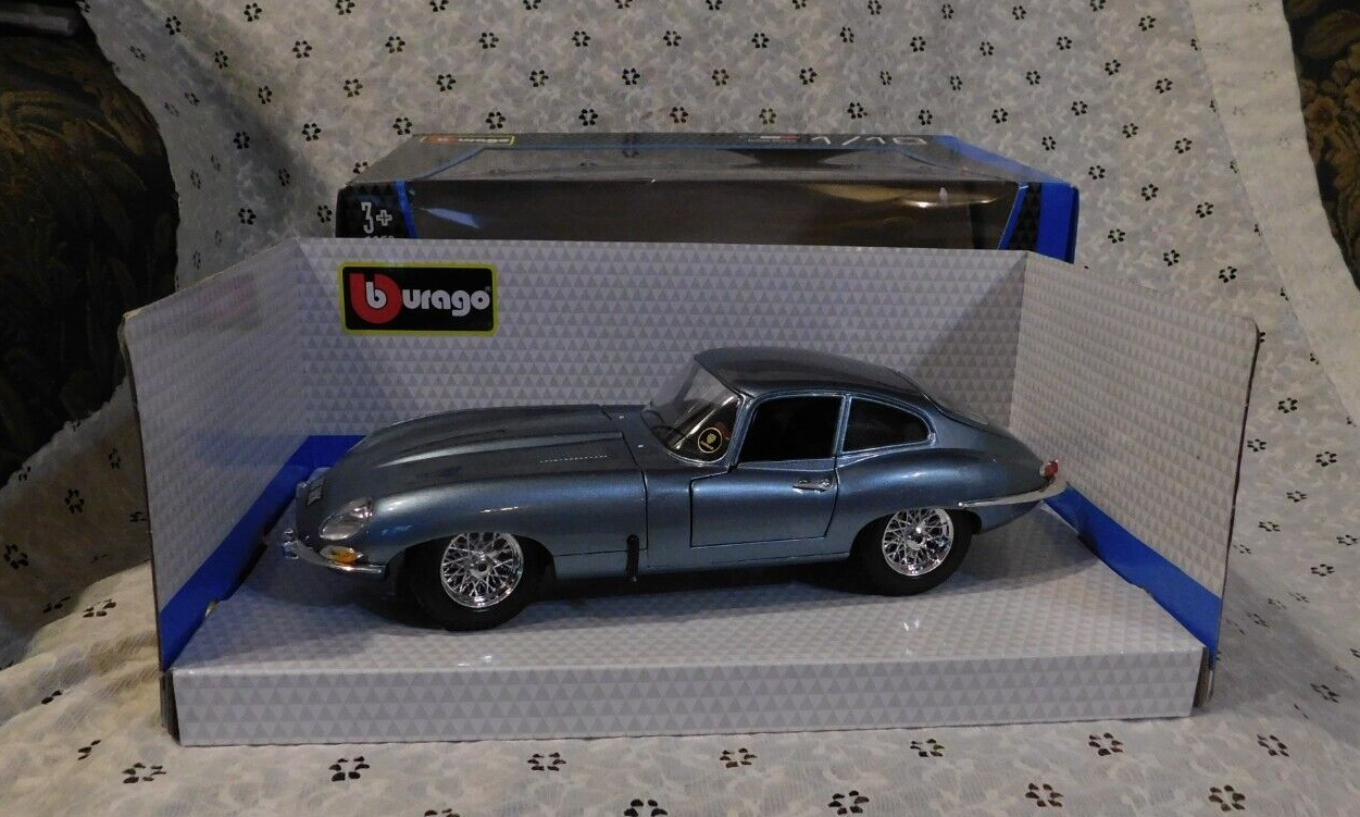 ミニカー Bburago Jaguar E-Type (1961) 1/18 Bburago 1961 Jaguar E Type Cabriolet 1:18 Scale Diecast Car