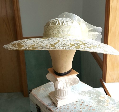 AsHro Wide Rim Silk Gold White Kentucky Derby Church Hat Womens Sz 7 1/8