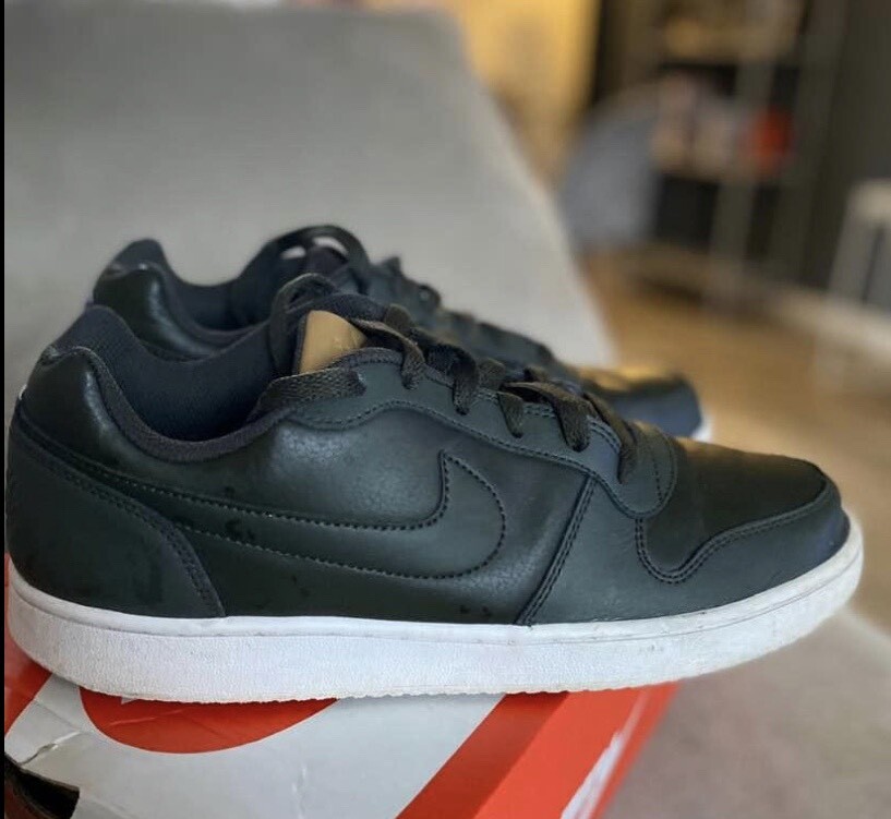 mens black nike trainers size 8