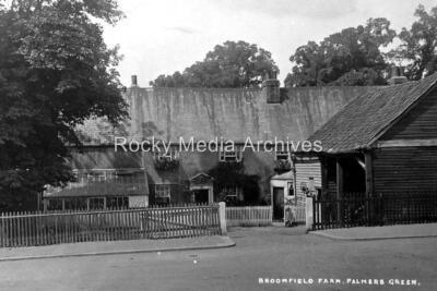Afk-20 Broomfield Farm, Palmers Green, Southgate, London. Photo