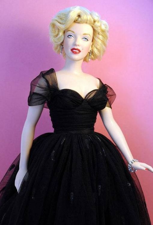 FRANKLIN MINT MARILYN MONROE HOLLYWOOD AWARDS NIGHT GOWN 16