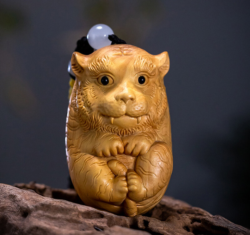 TL130 - 6.x3.9X4.6 CM Boxwood Carving Figurine Netsuke TL130 - 6.x3.9X4.6 CM Boxwood Carving Figurine Netsuke