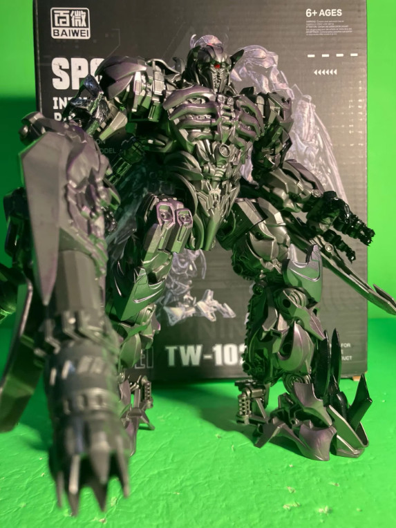 Baiwei Transformation G1 Shockwave TW-1028B Movie Studio Series Anime Alloy