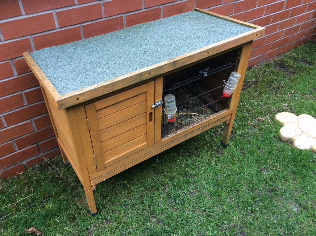 Rabbit/guinea pig hutch in Croft, Cheshire Gumtree