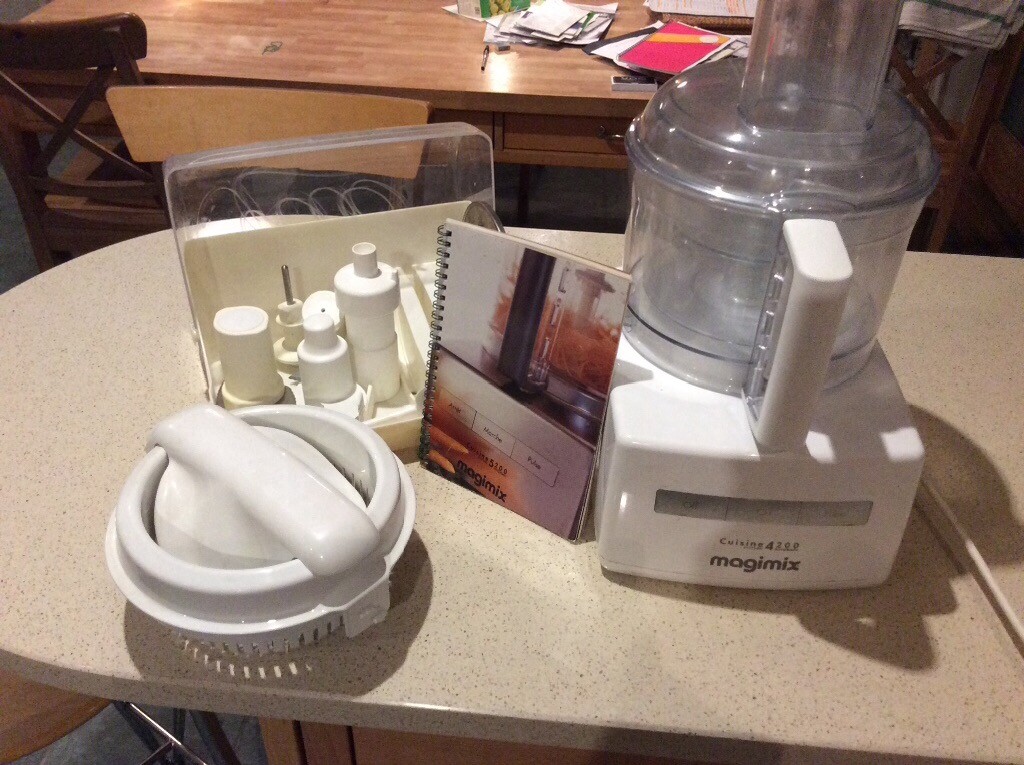 Magimix cuisine 4200 food processor. Loads of accessories, hardly used