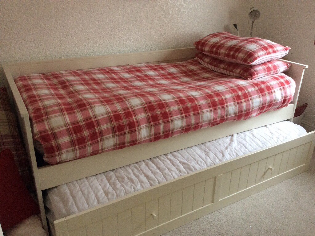 Single pull out day bed in Lanark, South Lanarkshire Gumtree