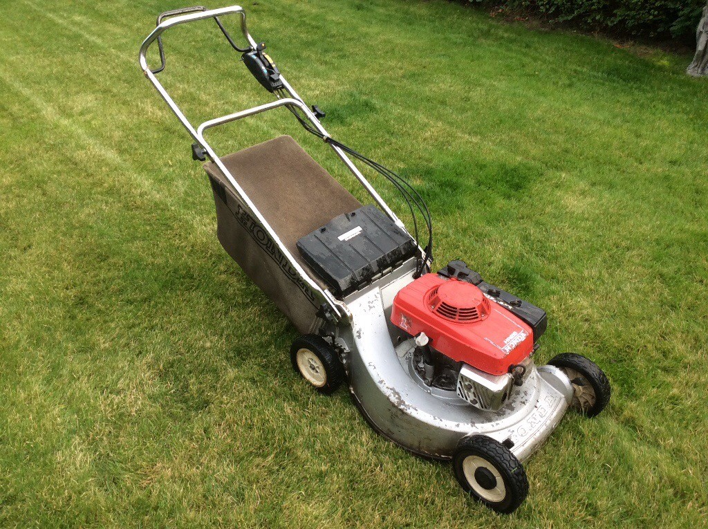 Honda hr216 Petrol rotary Lawnmower. in Ottershaw, Surrey Gumtree