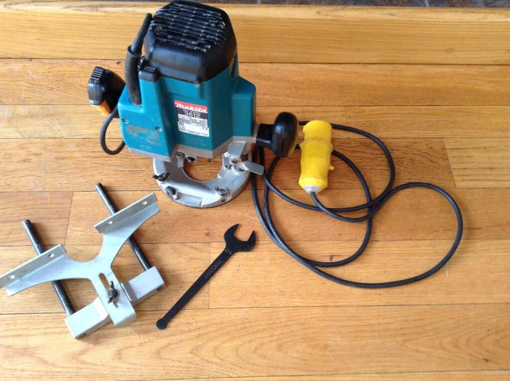 Makita 3612 1/2" Plunge Router 110v with fence and chuck spanner in