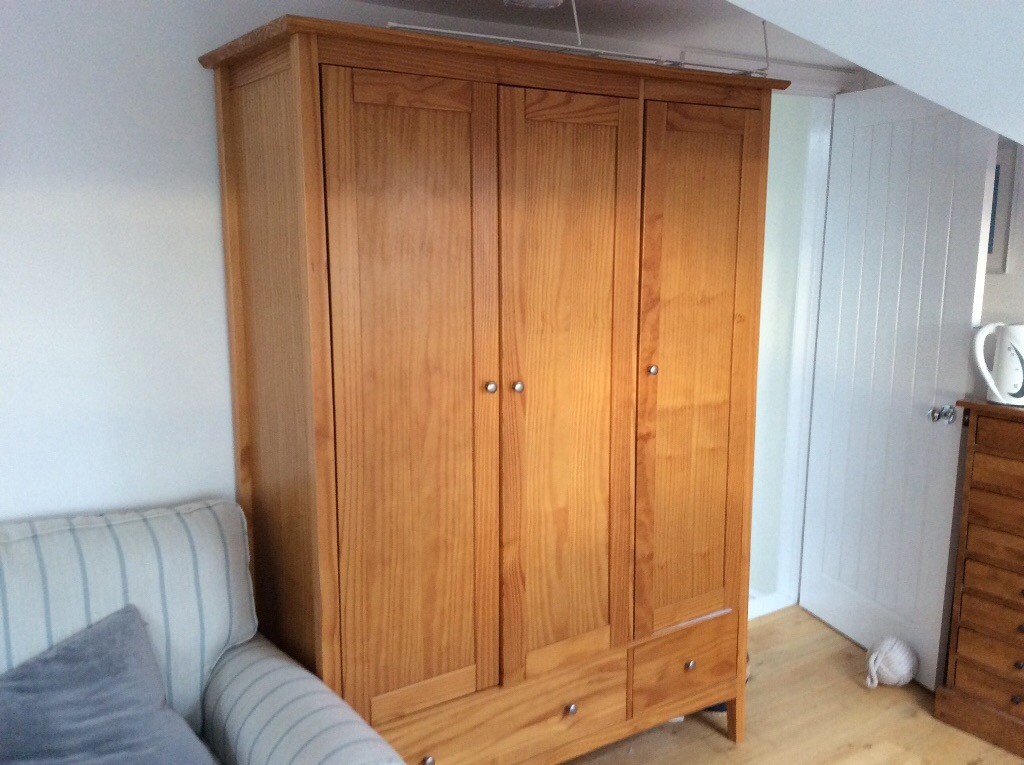 M S Hastings Gs Triple Oak Veneer Wardrobe Was 600 In