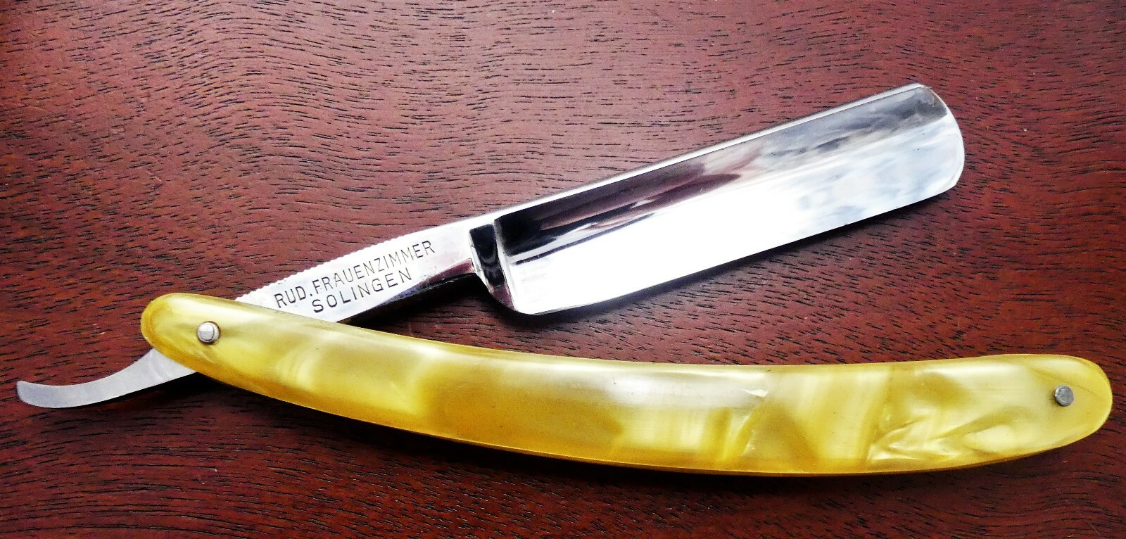 RUD. FRAUENZIMMER SOLINGEN STRAIGHT RAZOR - FANCY- SHAVE READY