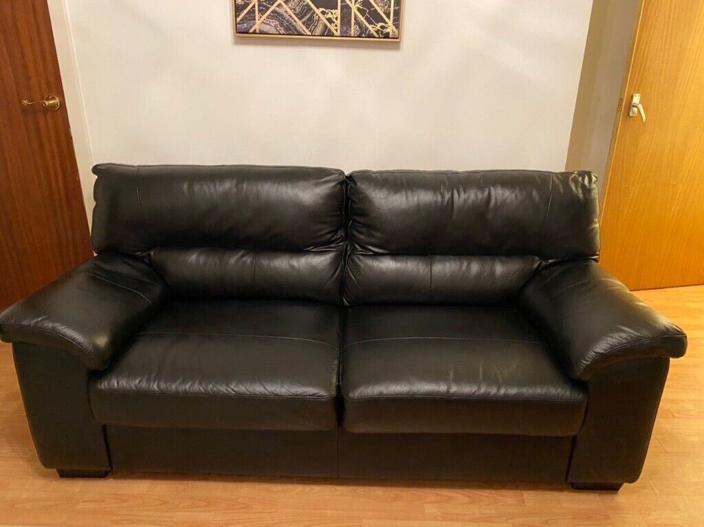  Black  leather couch  in Broxburn West Lothian Gumtree