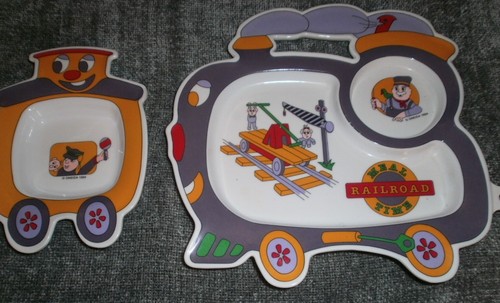 VTG ONEIDA 1994 CHILDS 4 pc Lot 3 Plastic Plates 1 Bowl RAILROAD DINOSAUR WHALE