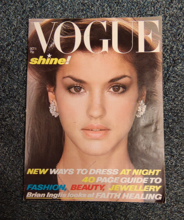【ヴィンテージ雑誌】VOGUE JANUARY 1965年 ヴォーグ 希少 ヴィンテージ雑誌】VOGUE JANUARY 1965年 ヴォーグ 希少 本