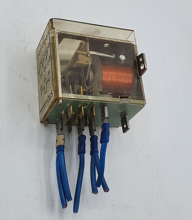 Siemens Relais V23009-A0007-A100 V23009a0007a100 Schaltrelais 24v